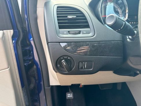 Used 2018 Dodge Grand Caravan SE w/ UConnect Hands-Free Group FWD image 17