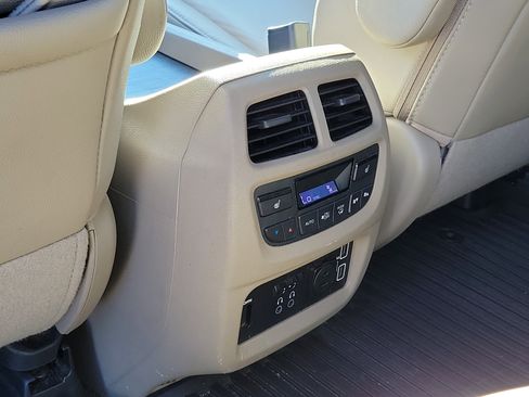 Used 2021 Honda Pilot Touring image 16