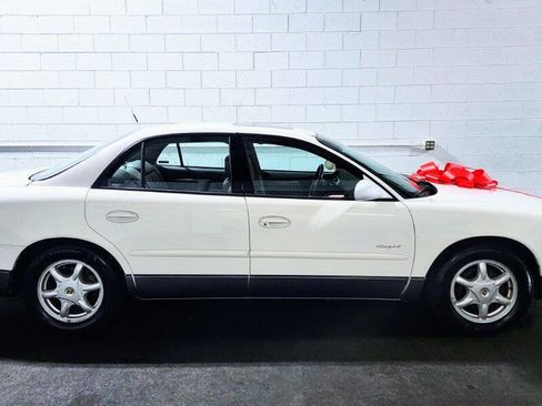 Used 2001 Buick Regal GS w/ Prestige Pkg image 2