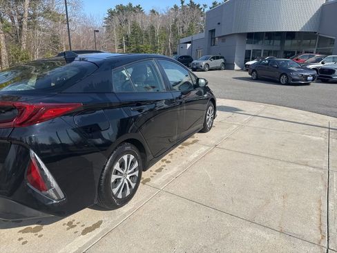 Used 2021 Toyota Prius Prime LE FWD image 5