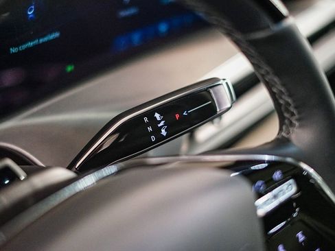 Used 2026 Cadillac Vistiq Sport image 22