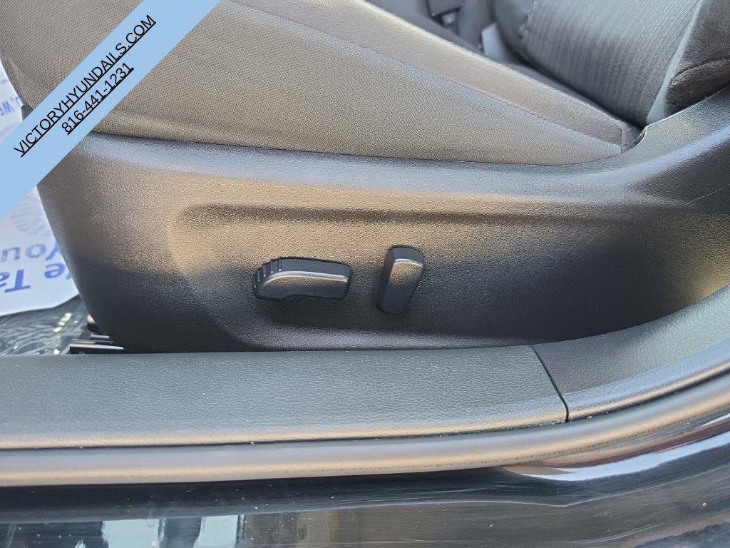 Used 2025 Nissan Altima 2.5 SV FWD image 14