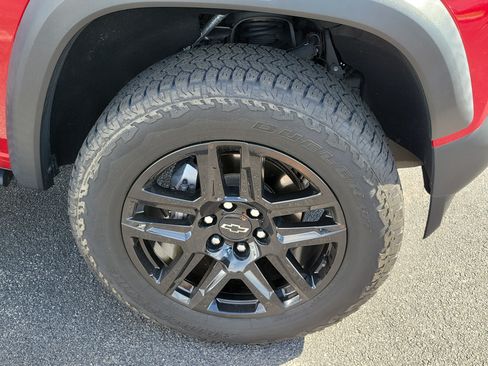 Used 2023 Chevrolet Colorado Trail Boss w/ LPO, Dark Essentials Package AWD/4WD image 8