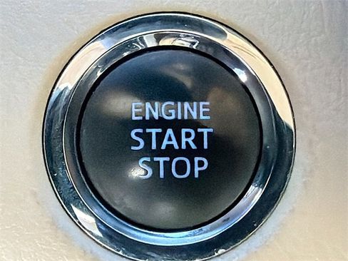 Used 2018 Toyota Camry XLE image 35