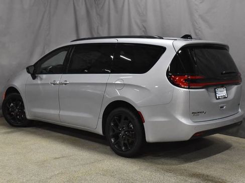 New 2026 Chrysler Pacifica Select w/ S Appearance Package AWD/4WD image 7