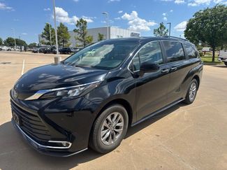 Used 2024 Toyota Sienna XLE FWD video 3