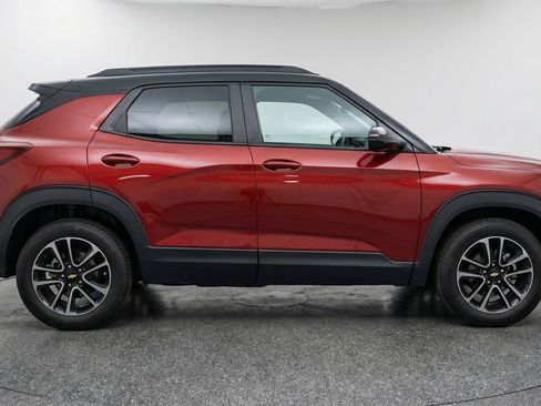 Used 2025 Chevrolet TrailBlazer LT w/ Driver Confidence Package image 11