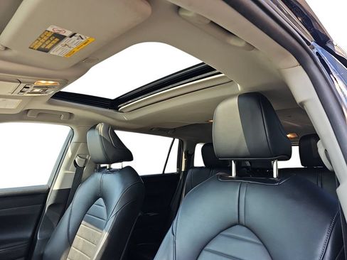 Used 2023 Toyota Highlander XLE AWD/4WD image 29
