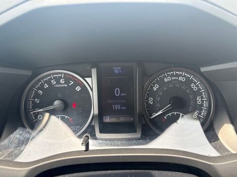 Used 2020 Toyota Tacoma TRD Sport AWD/4WD image 11