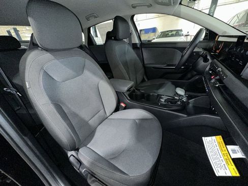 New 2025 Kia K4 LXS image 24