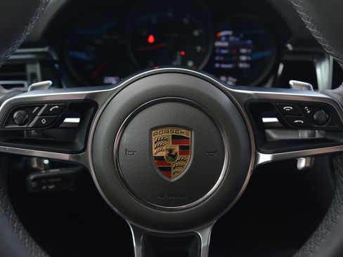 Certified 2021 Porsche Macan AWD/4WD image 16