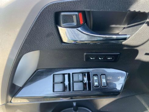 Used 2017 Toyota RAV4 Limited FWD image 15