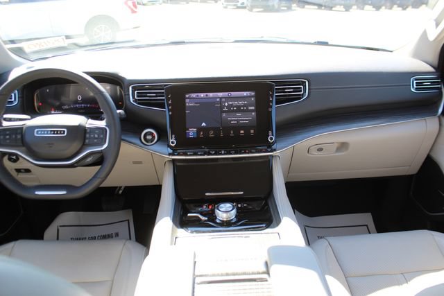 Used 2023 Jeep Wagoneer Series II w/ Premium Group I AWD/4WD image 14