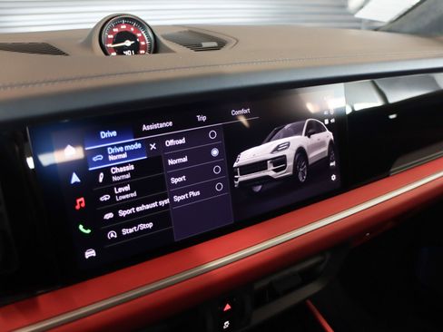 New 2026 Porsche Cayenne Turbo GT image 18