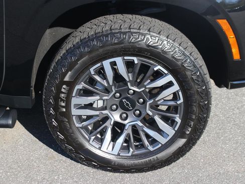 Used 2025 Chevrolet Tahoe Z71 AWD/4WD image 39