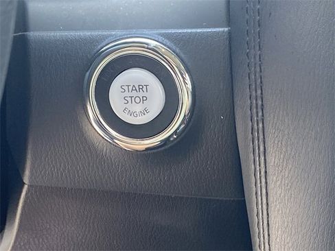 Used 2023 Nissan Armada SL w/ Captain's Chairs Package image 19