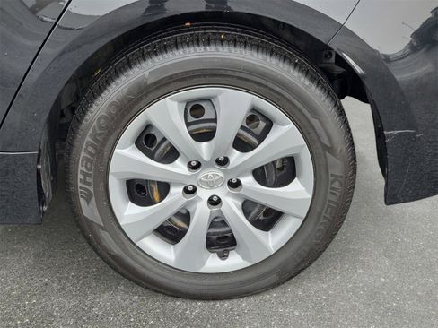 Used 2022 Toyota Corolla LE image 31