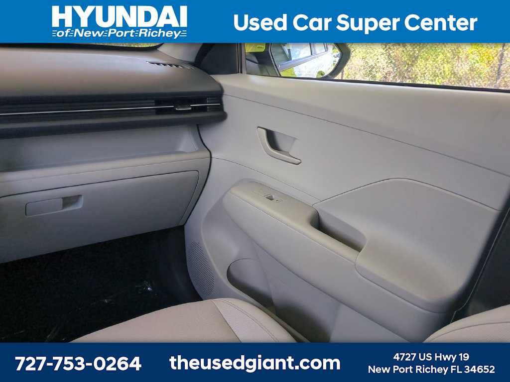Certified 2025 Hyundai Kona SEL FWD image 18