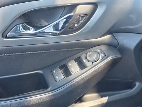 Used 2023 Chevrolet Traverse LT w/ LPO, Cargo Package FWD image 10