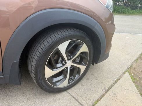 Used 2016 Hyundai Tucson Limited w/ Option Group 03 AWD/4WD image 11