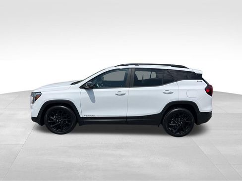 Used 2023 GMC Terrain SLE w/ Driver Convenience Package FWD image 4