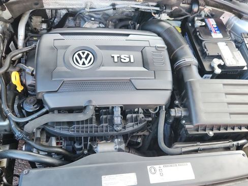 Used 2016 Volkswagen Golf 4-Door FWD image 14