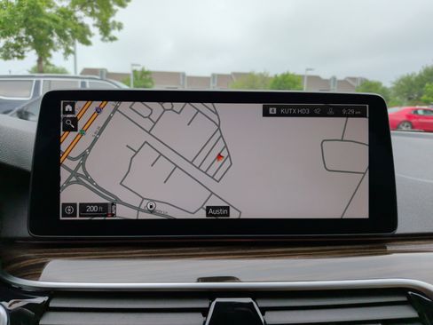 Used 2021 BMW 540i xDrive image 17