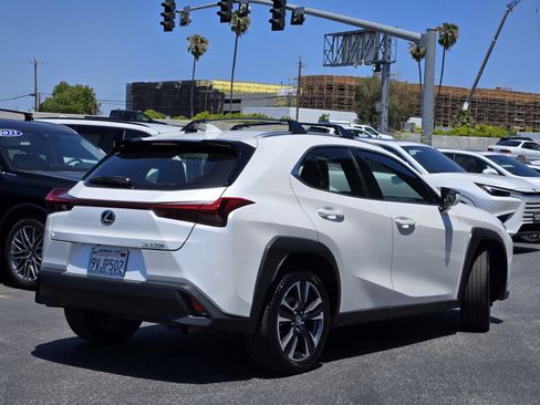 Used 2025 Lexus UX 300h FWD image 4