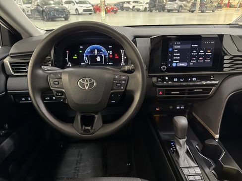 Used 2025 Toyota Camry LE image 27