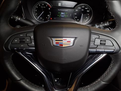 Certified 2025 Cadillac XT6 Premium Luxury image 7