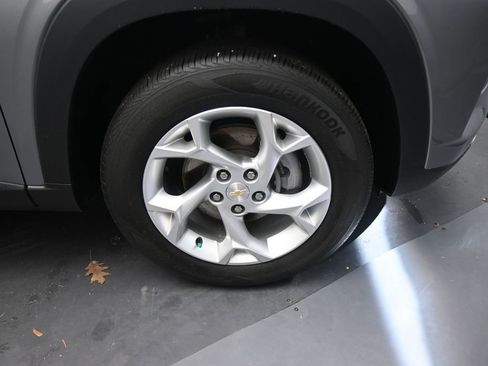 Used 2025 Chevrolet Trax LS w/ LS Convenience Package FWD image 22