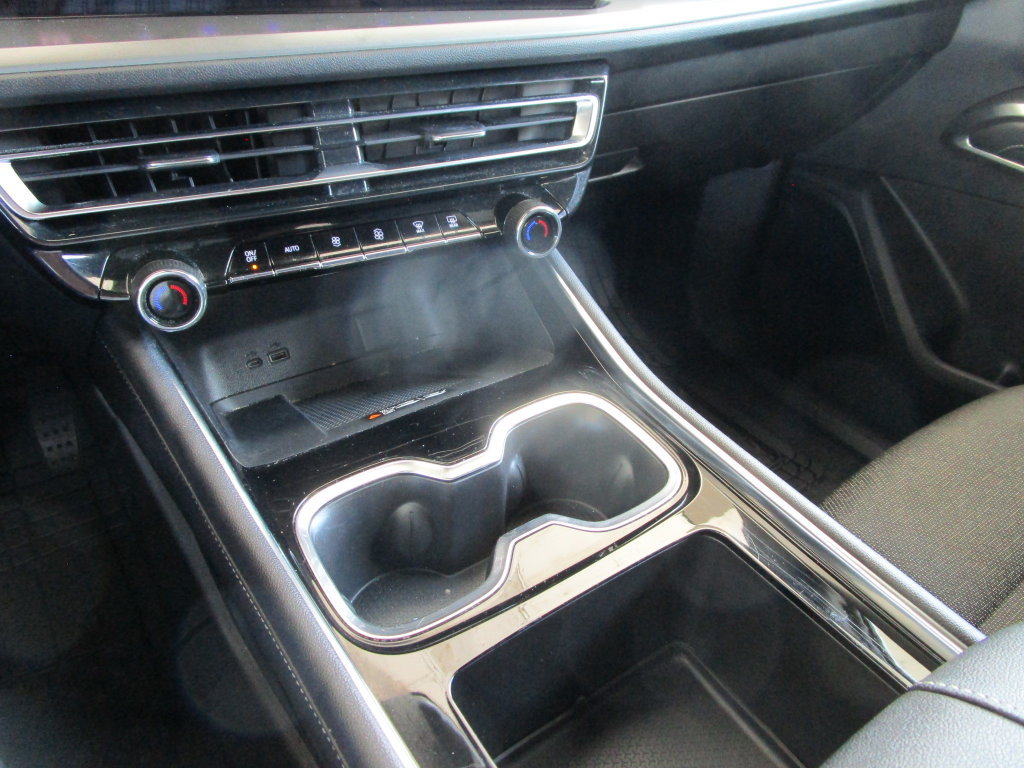 Used 2025 Chevrolet Traverse LT FWD image 31