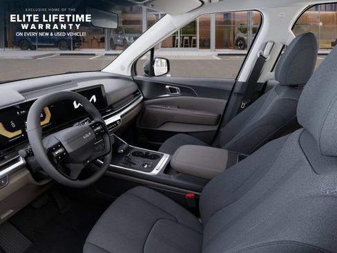New 2027 Kia Carnival LX FWD image 18