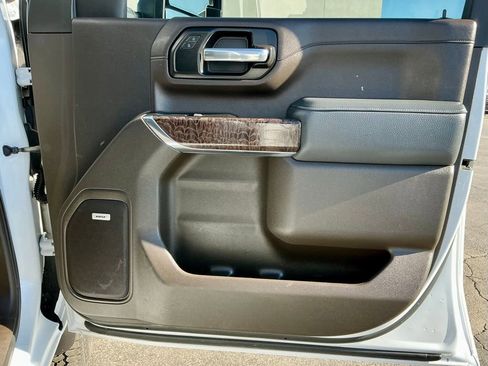 Used 2023 GMC Sierra 2500 Denali w/ Denali Ultimate Package image 23