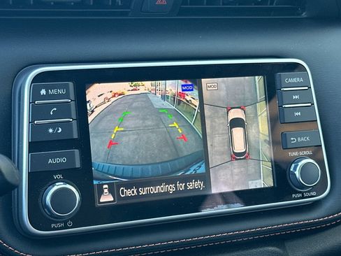 Used 2019 Nissan Kicks SR w/ SR Premium Package FWD image 18