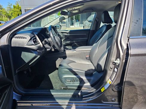 Used 2024 Toyota Camry SE FWD image 17