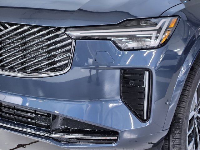 New 2026 Volvo XC90 T8 Plus w/ Protection Package Premier AWD/4WD image 12