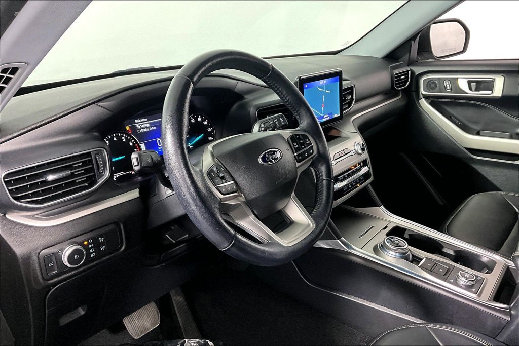 Used 2021 Ford Explorer XLT w/ Equipment Group 202A AWD/4WD image 13