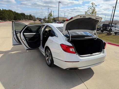 Used 2018 Honda Accord Touring image 24