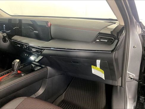 Used 2025 Nissan Kicks SR FWD image 18