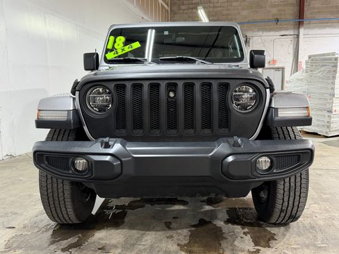 Used 2018 Jeep Wrangler Unlimited Sahara AWD/4WD image 4
