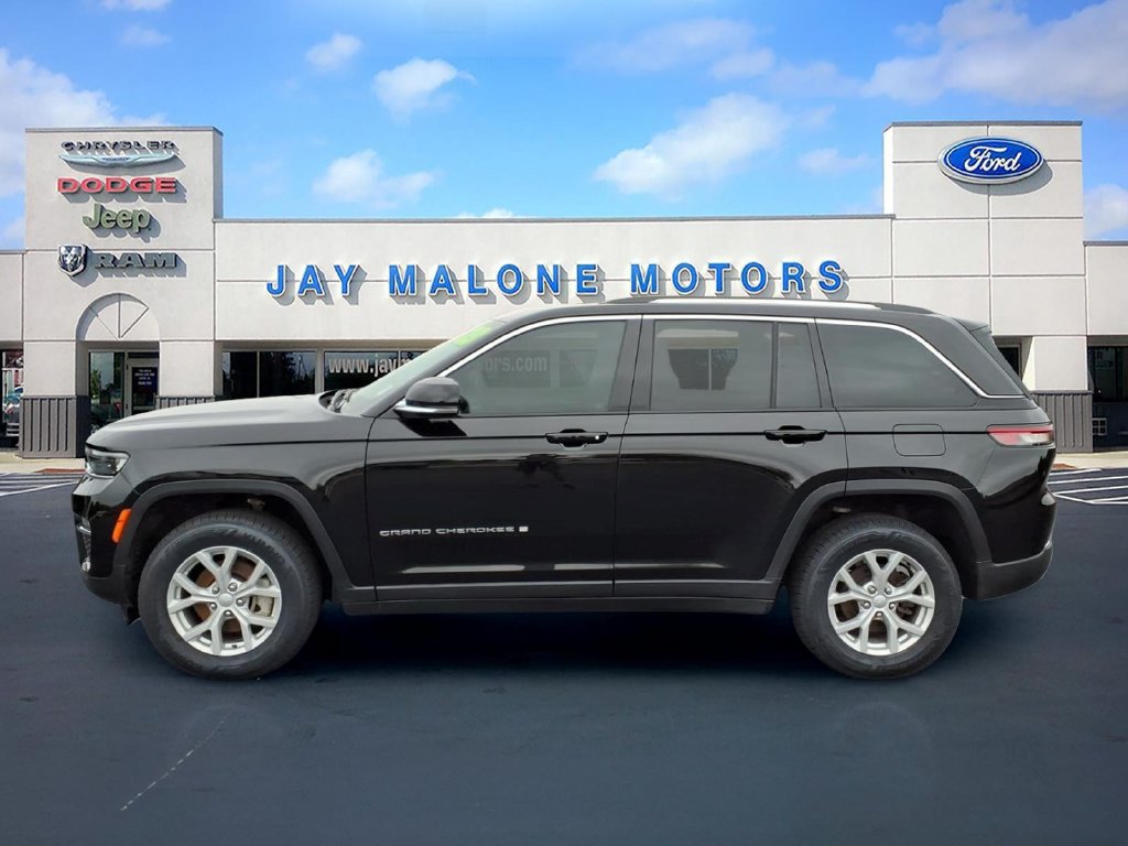 Used 2023 Jeep Grand Cherokee Limited w/ Trailer Tow Package AWD/4WD image 7