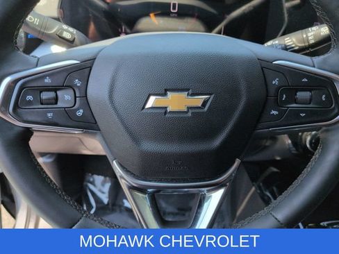 Used 2025 Chevrolet Trax LT w/ LT Convenience Package FWD image 12
