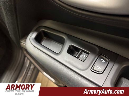 Used 2023 Jeep Renegade Latitude image 34