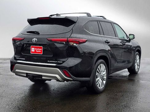 Certified 2025 Toyota Highlander Platinum image 3