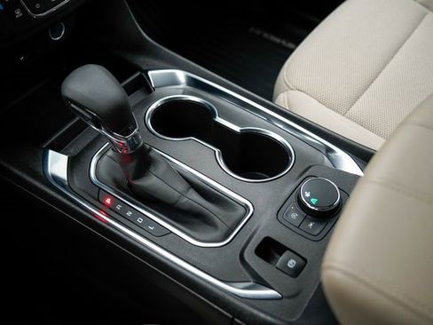 Used 2022 Chevrolet Traverse LS image 31