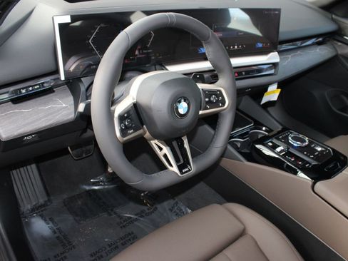 Used 2026 BMW 530i xDrive w/ Executive Package AWD/4WD image 4