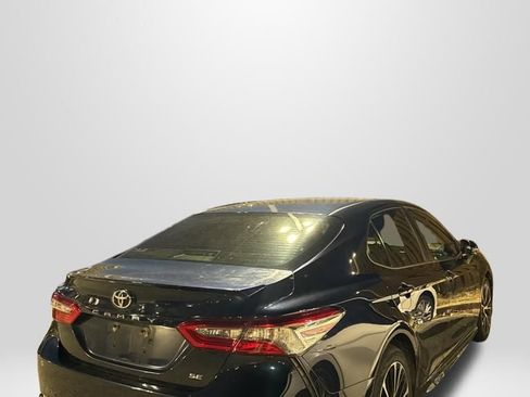 Used 2018 Toyota Camry SE image 6
