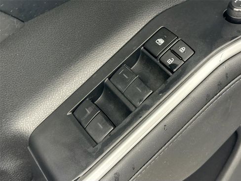 Certified 2024 Toyota Highlander XLE image 32