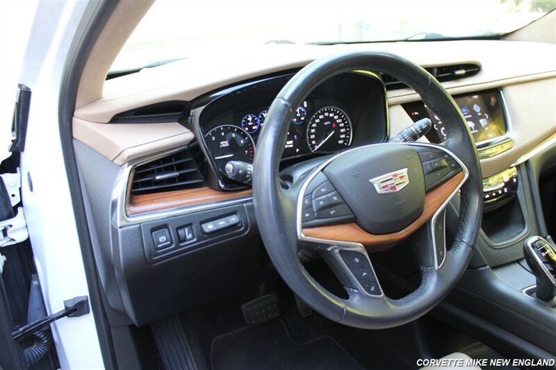 Used 2017 Cadillac XT5 Platinum w/ Driver Assist Package AWD/4WD image 33